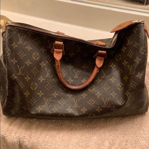 Authentic Louis Vuitton Speedy 40 handbag